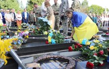 Фото 11: День Незалежності розпочався з молитви на Личаківському кладовищі