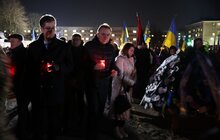 Фото 13: У Львові в пам’ять про українських Героїв у небо запустили символічні світлові промені