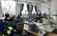 Фото 9: Мер нагородив дипломом колектив ТзОВ «Маріо» за пошиття захисних костюмів для медиків під час карантину