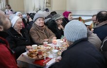 Фото 26: На Різдво у Львові організували святковий обід для найбільш потребуючих