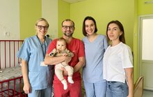 Фото 2: У Львові лікарі врятували семимісячну дівчинку з велетенською кістою легень