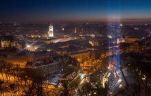 Фото 5: У Львові в пам’ять про Небесну Сотню у небо запустили світлові промені