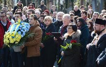 Фото 1: На Личаківському кладовищі у Львові вшанували пам’ять Володимира Івасюка