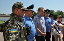 Фото 4: Місто передало батальйону «Львів» 60 бронежилетів та машину 