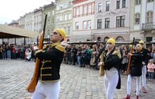 Фото 29: У Львові відбулося карнавальне відкриття театрального фестивалю «Золотий Лев на вулиці - 2020»