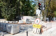 Фото 9: До 1 вересня, на час облаштування трамвайної колії, рух вул. Личаківською відбуватиметься двома смугами: третя смуга буде закритою
