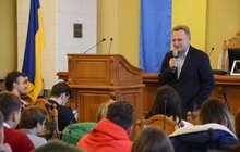 Фото 9: Мер Львова привітав цьогорічних стажувальників міської ради та вручив їм дипломи