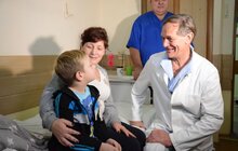 Фото 5: Відомий пластичний хірург із Німеччини Клаус Екснер знову консультує та оперує дітей зі всієї України у Львові