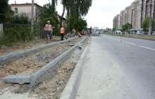 Фото 5: На вул. Княгині Ольги тривають роботи з будівництва велодоріжки
