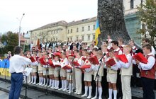 Фото 1: У День Незалежності «Дударик» виконав в центрі Львова акафіст