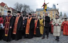 Фото 6: Львовом йде традиційна молитовна Хресна хода