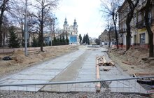 Фото 3: Реконструкція вул. С. Бандери: з боку вул. Чупринки прокладають трамвайні плити