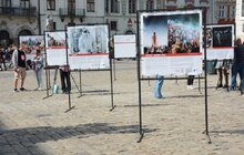Фото 18: На пл. Ринок у Львові відкрили виставку «Рік спротиву: як по(в)стає Білорусь»
