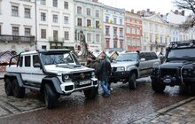 Фото 3: На площі Ринок презентували машини з проекту «OneLifeRally»