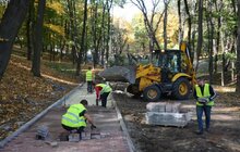 Фото 19: У Личаківському парку тривають ремонтні роботи: облаштовують центральну алею та велодоріжку
