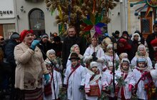 Фото 5: Різдвяного Дідуха встановили у Львові в переддень Різдва