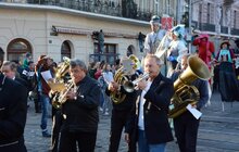 Фото 27: Карнавальною ходою у Львові розпочався «Золотий Лев на вулиці – 2017»