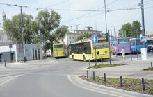 Фото 8: Мерія закликає водіїв приватних авто не паркуватися у частині пл. Двірцевої, де знаходяться зупинки громадського транспорту і пішохідна зона