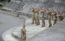 Фото 15: Сьогодні, у День Державного Прапора  України, національний стяг замайорів над могилами новітніх Героїв