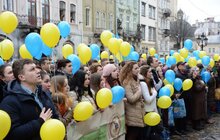 Фото 4: Львів’яни спільно виконали Державний гімн України