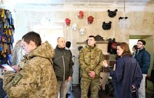 Фото 4: Військові, які лікуються у Львові, відвідали виставку «Памфірова Маланка. Кінолабораторія»