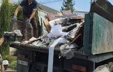 Фото 5: Із району вулиці Каховської вивезено понад 200 м3 сміття, яке утворилося після ракетного обстрілу