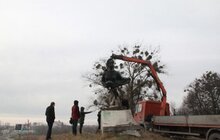 Фото 16: Скульптуру «Русалка Дністрова» демонтували і везуть до Львова