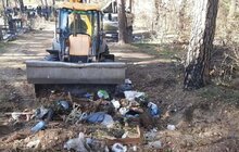 Фото 1: На цвинтарях Львівської громади триває масштабне прибирання до Великодня: вже вивезли майже 290 тонн сміття