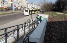 Фото 7: Комунальні служби дезінфікують місто: миють вулиці, тротуари, зупинки транспорту, сходові клітки будинків
