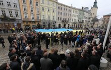 Фото 7: У центрі Львова урочисто заспівали Державний Гімн України та розгорнули синьо-жовтий стяг