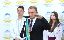 Фото 5: У Львові урочисто святкують закінчення навчального року у школах