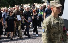 Фото 4: Похорон Ірини Фаріон: на Личаківському кладовищі у Львові зібралось кілька тисяч людей (фото, відео)