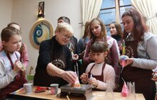 Фото 12: Мер Львова зі сім’єю долучився до майстер-класу з виготовлення свічки власноруч