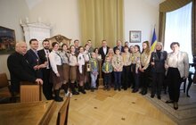 Фото 9: Пластуни та скаути передали місту Вифлеємський вогонь миру