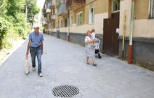 Фото 12: Роботи з капітального ремонту дороги і тротуарів прибудинкової території на вул. Перемиській, 9, 11 та Повстанській, 11