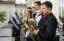 Фото 7: На балконі міського голови грали джаз