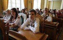 Фото 6: Учень 11 класу своєю перемогою виграв для гімназії «Євшан» комп’ютерний клас