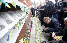 Фото 12: День Гідності та Свободи: на Меморіалі пам’яті Героїв Небесної Сотні запалили лампадки