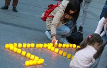 Фото 8: У центрі Львова з вогників зобразили Кримський півострів з числом 73