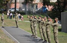 Фото 9: У День вшанування пам’яті захисників України у Львові урочисто підняли Державний Прапор на Меморіалі пам`яті Героїв Небесної Сотні