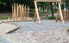 Фото 1: У Личаківському парку триває облаштування нового дитячого майданчика