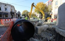 Фото 4: ІІ етап реконструкції вул. Шевченка: підрядник вже розпочав монтувати трамвайні плити і колію