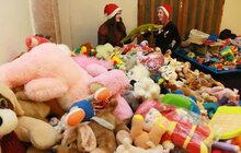 Фото 3: Мер Львова відвідав Фабрику Святого Миколая і залишив подарунки дітям