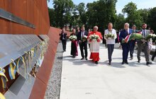 Фото 3: Кардинал з Ватикану й віце-прем'єр Польщі вшанували пам’ять Героїв Небесної Сотні на Меморіалі у Львові