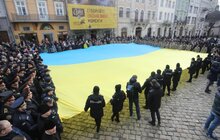 Фото 1: Сьогодні в центрі Львова урочисто заспівали Гімн України