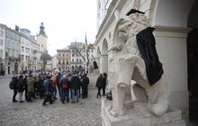 Фото 13: До Дня студента львівських левів одягнули у мантії