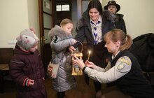 Фото 15: Пластуни передали мерії Вифлеємський вогонь миру