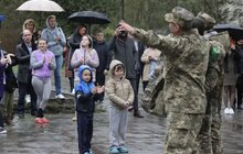 Фото 10: Оркестр Академії сухопутних військ виступив для переселенців у Львові
