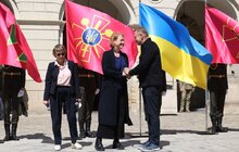 Фото 4: На День міста у центрі Львова замайоріли прапори військових та оборонних сил України