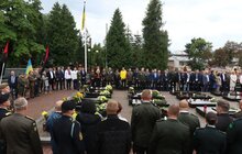 Фото 10: На Личаківському цвинтарі вшанували пам’ять новітніх Героїв з нагоди Дня Незалежності 